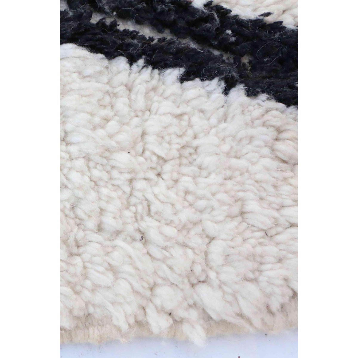 Pure wool Moroccan Berber rug 151 x 243 cm