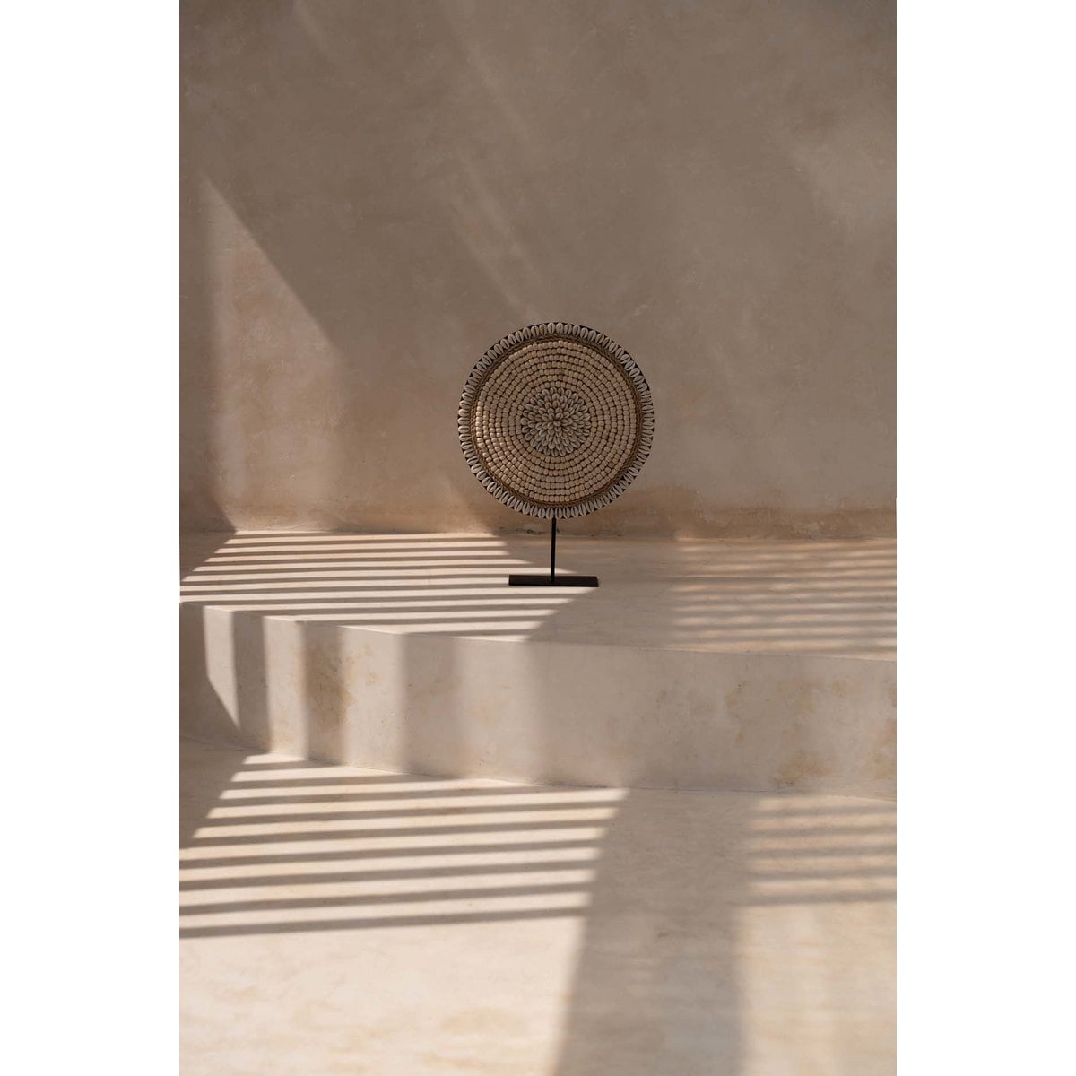 The Shell Martinique on Stand - Natural White