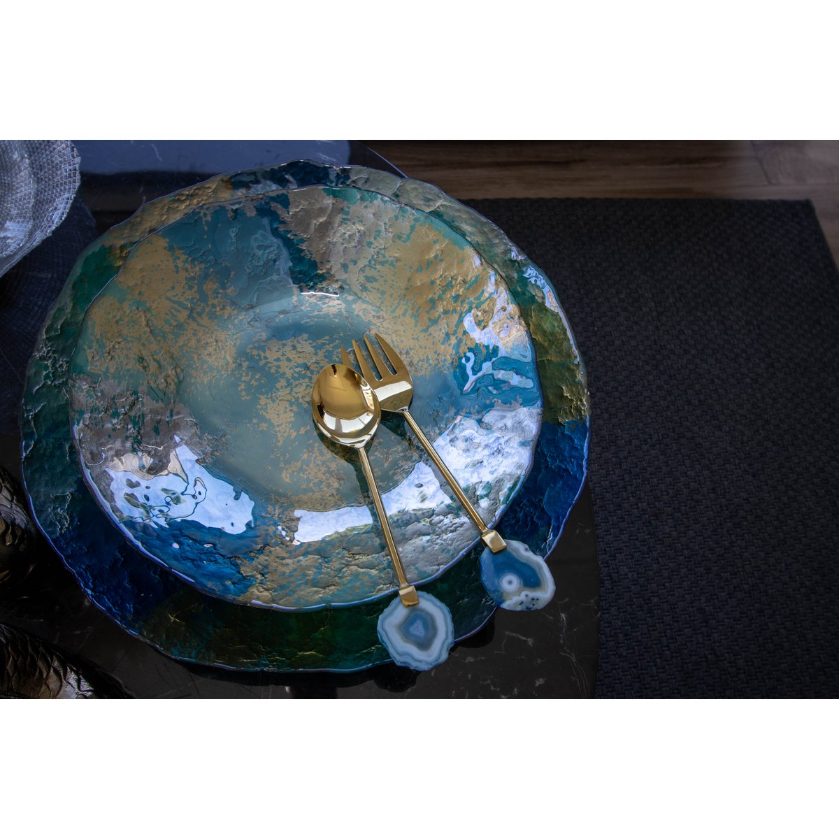 Golden salad covers Pierre Agate Bleue