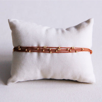 Quadruple satin bracelet with beads - cognac