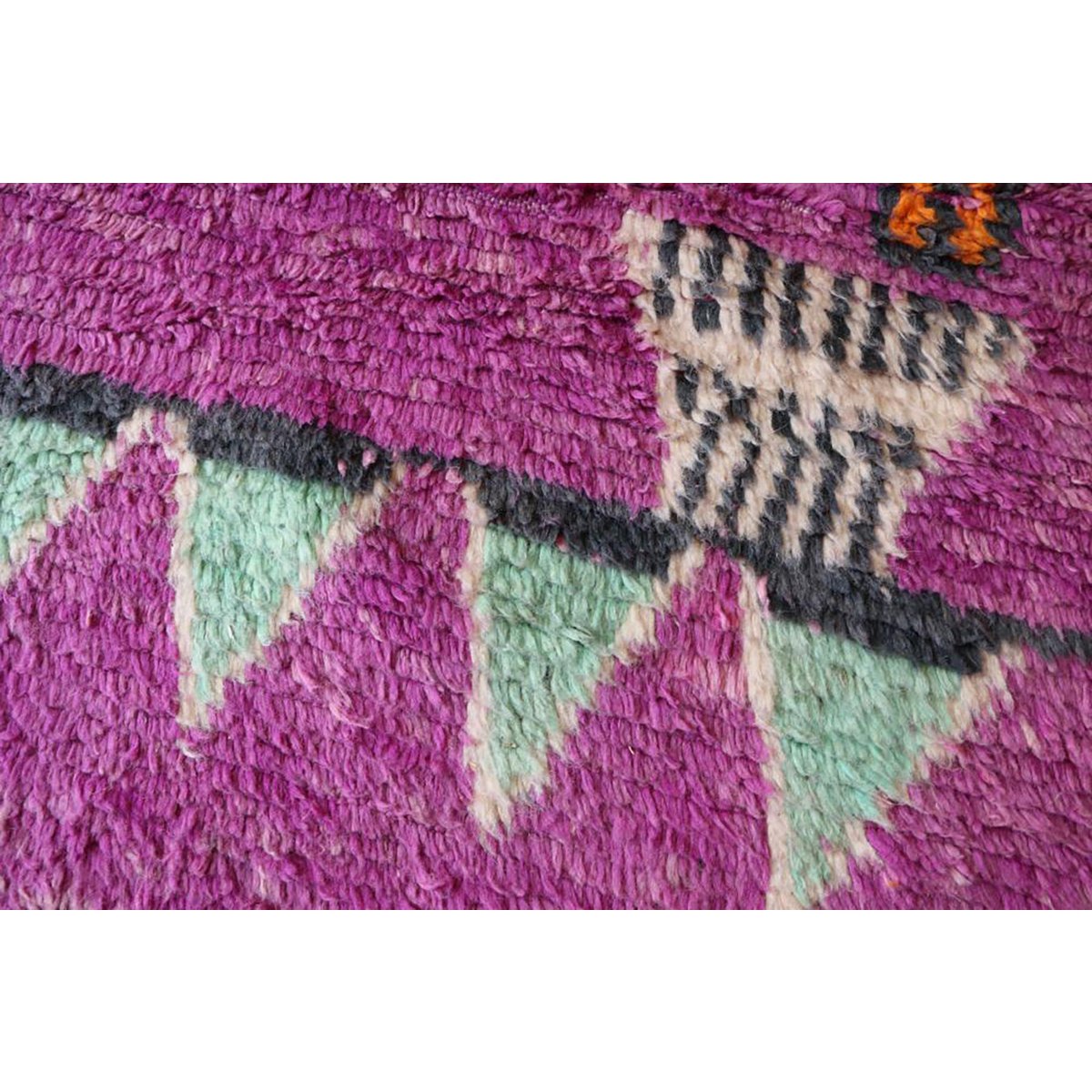 Contemporary wool Berber rug 197 x 304 cm