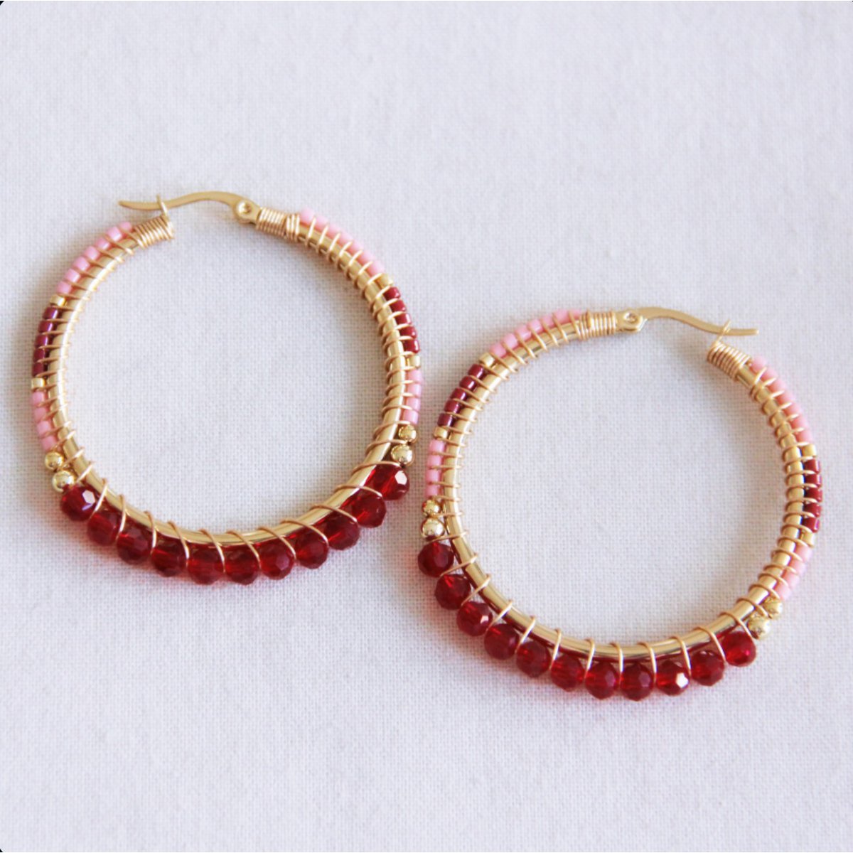 Round faceted Miyuki hoops - red/pink