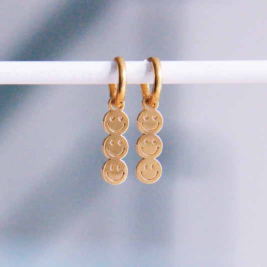 Stainless steel hoop earrings with 3 smileys – gold