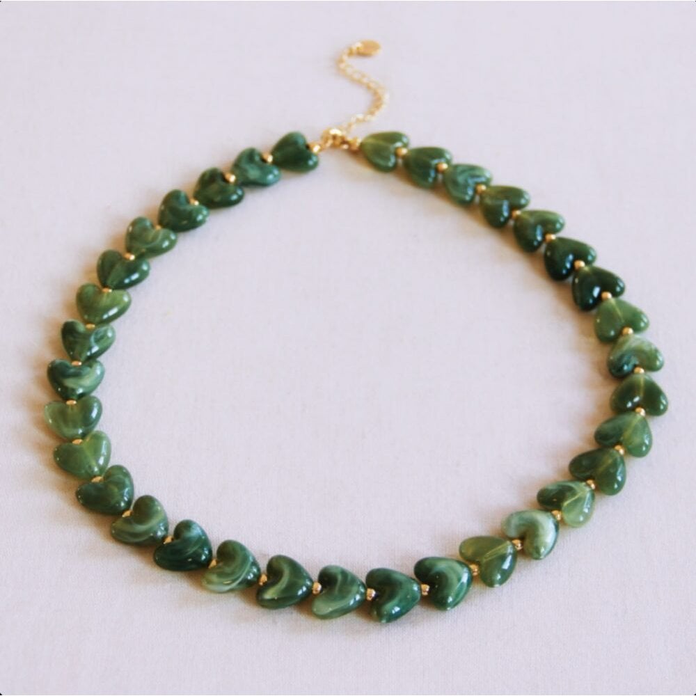Beaded necklace of hearts resin - green