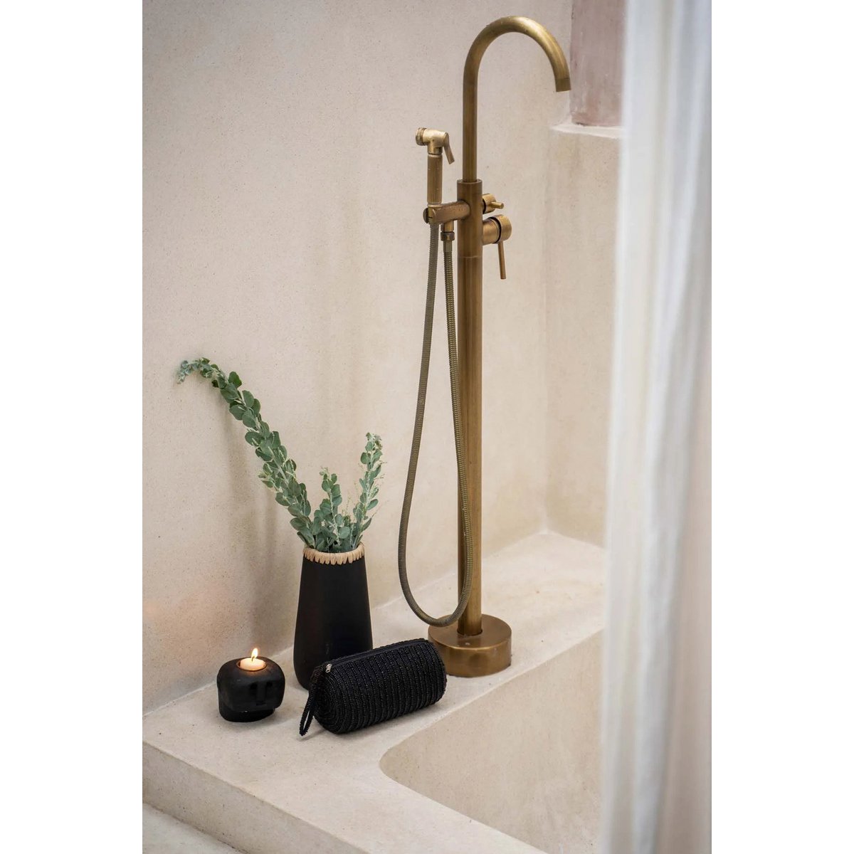 The Sneaky Vase - Black Natural - S