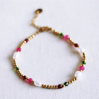 Beaded bracelet with pearls and facets - green/fuchsia/red
