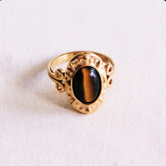 Statement ring with oval stone - brown