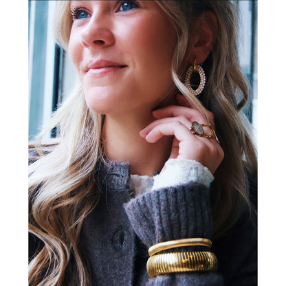 Wide earring with oval facet pendant – pearls