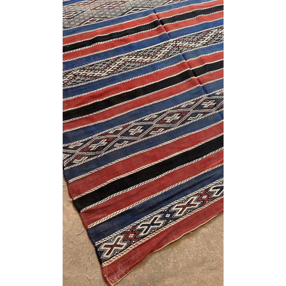 Moroccan Berber rug in wool and cotton 157 x 296 cm