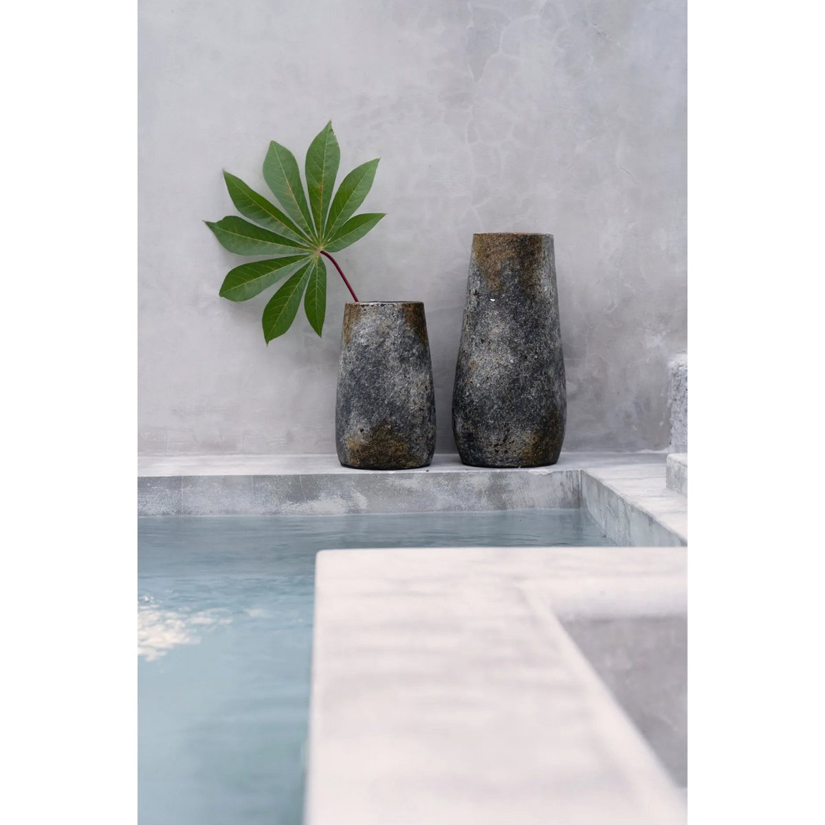 The Spooky Vase - Antique Grey - S