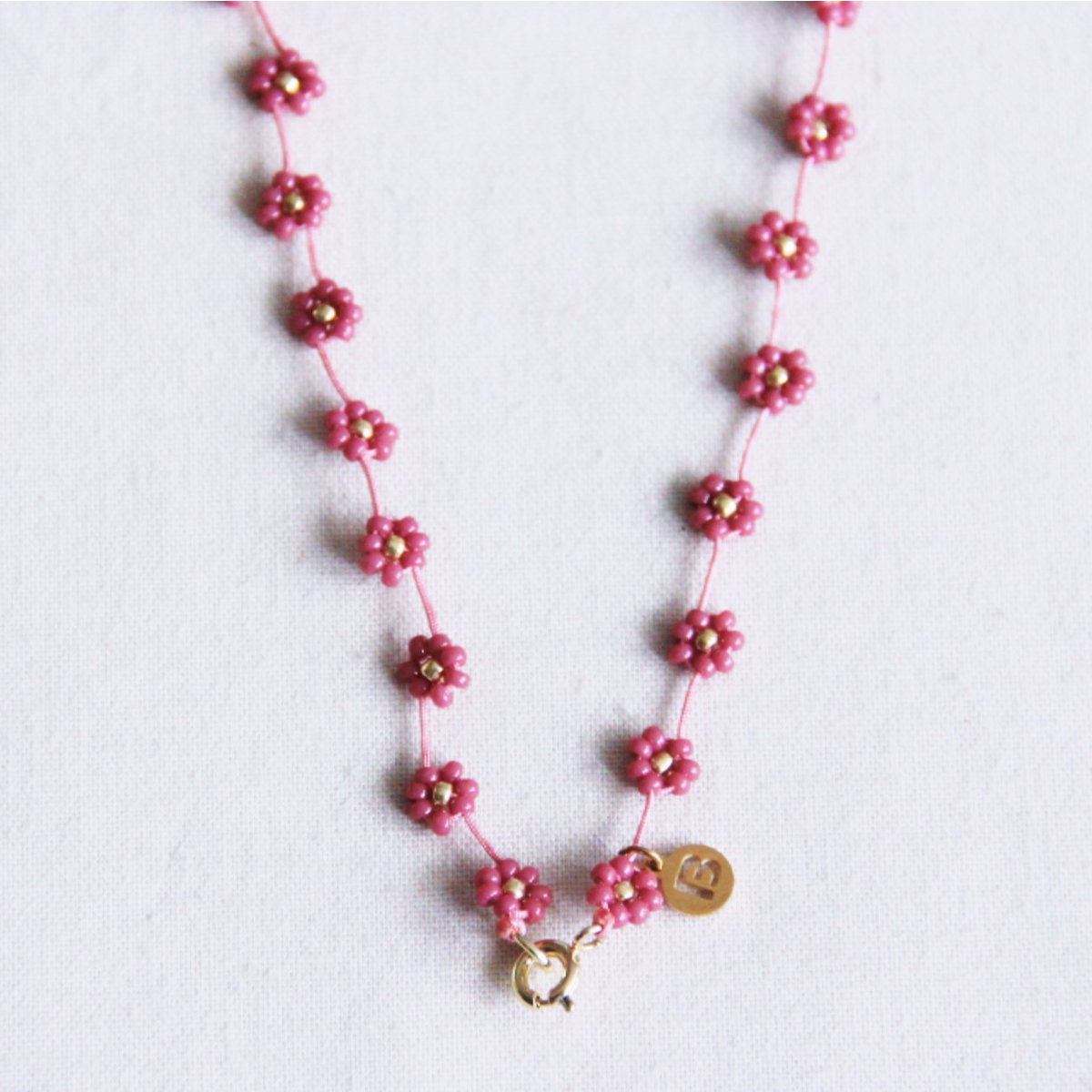 Daisy flower necklace - cerise
