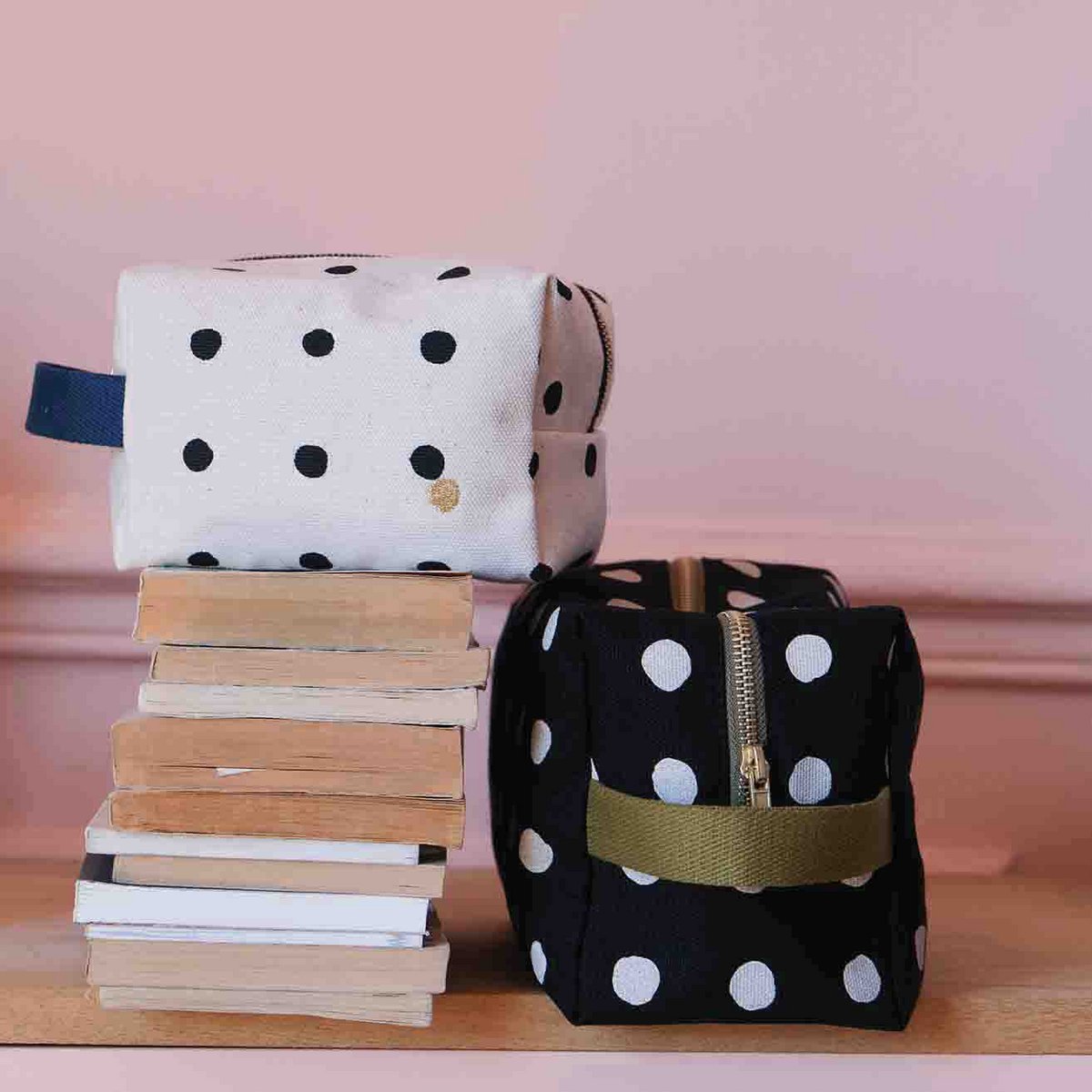 Mia caviar 28 x 10 toiletry bag
