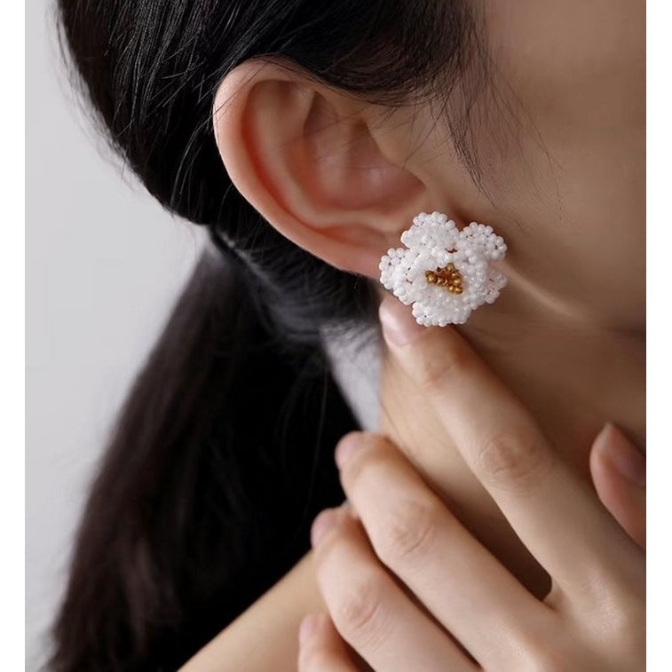 Handmade Daisy Beaded Necklace & Earrings Set