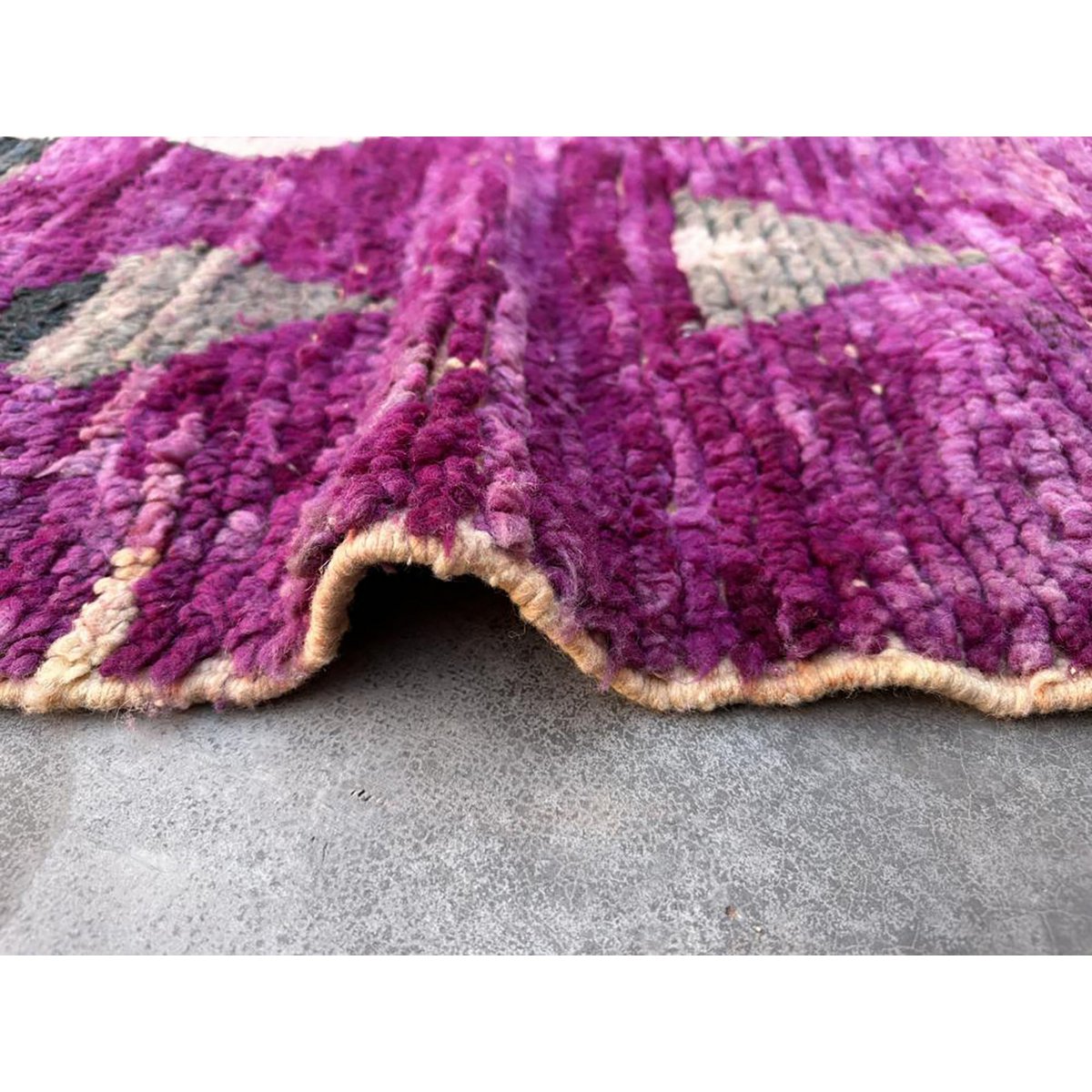 Handmade wool Berber rug 196 x 305 cm