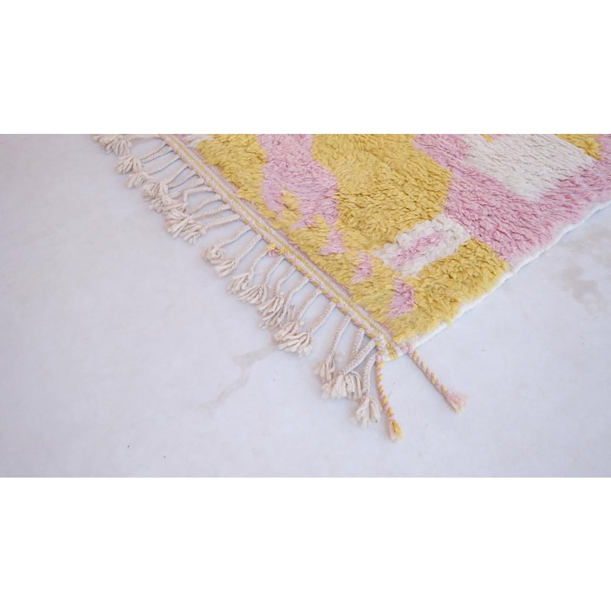 Moroccan Berber wool rug 155 x 235 cm