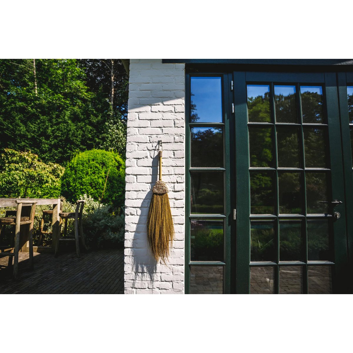 The Raffia Broom - Natural