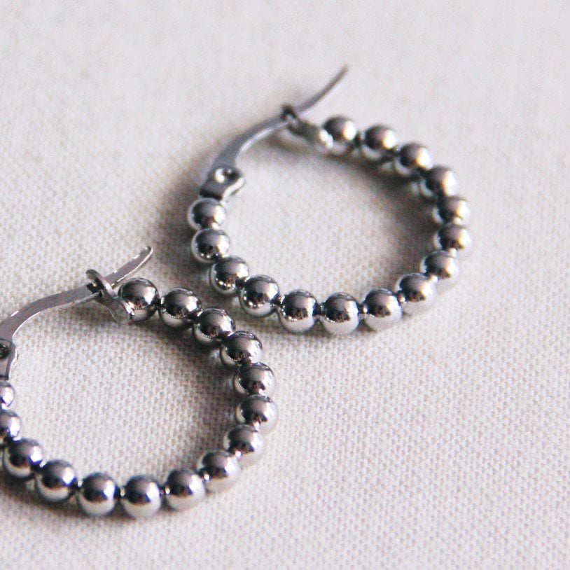 EA505.2: Stainless steel creole 20mm “balls” – silver