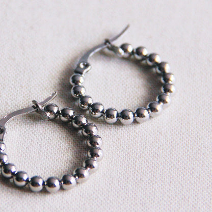 EA505.2: Stainless steel creole 20mm “balls” – silver