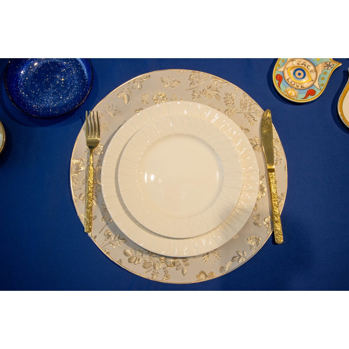 Round plate Design golden flowers