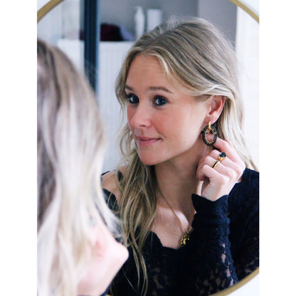 Wide earring with oval facet pendant – black