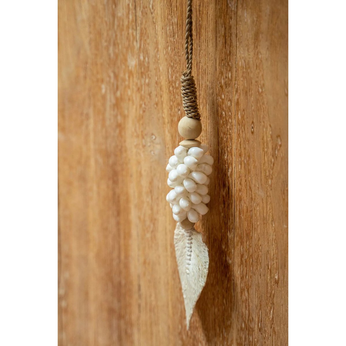 The Leaf & Shell Tassel - White