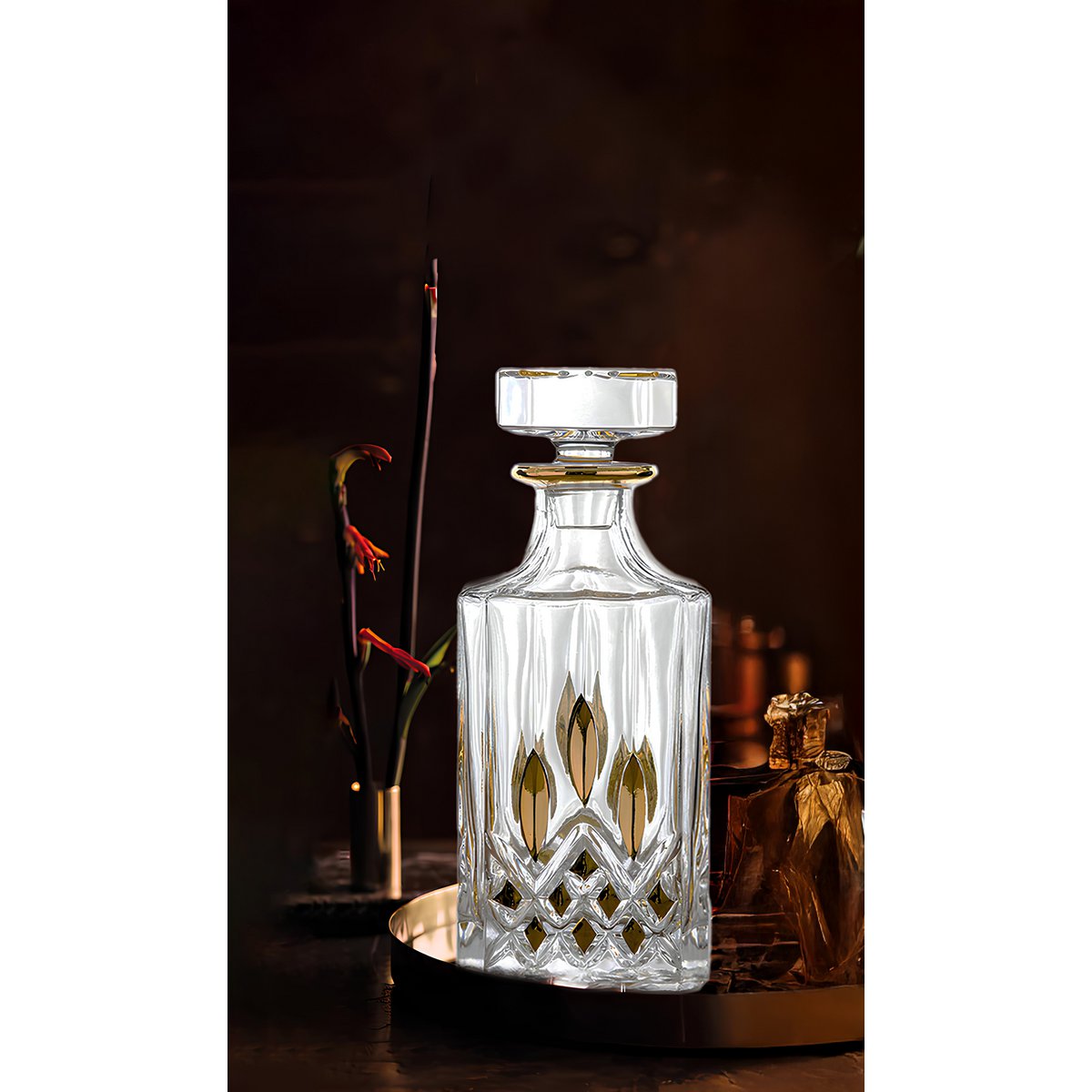 Glass whiskey carafe with golden details 700ml