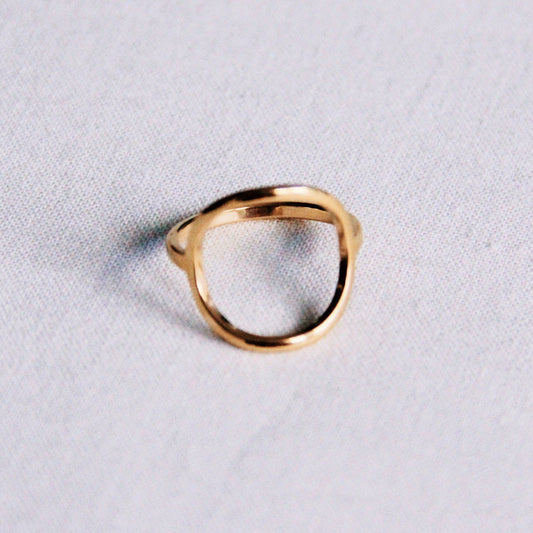 Steel ring with open round - gold - R677