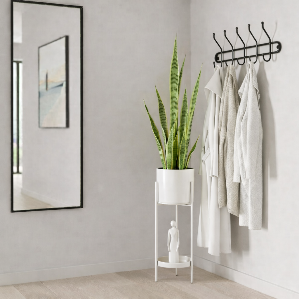 Flowerpot inside Colyn White