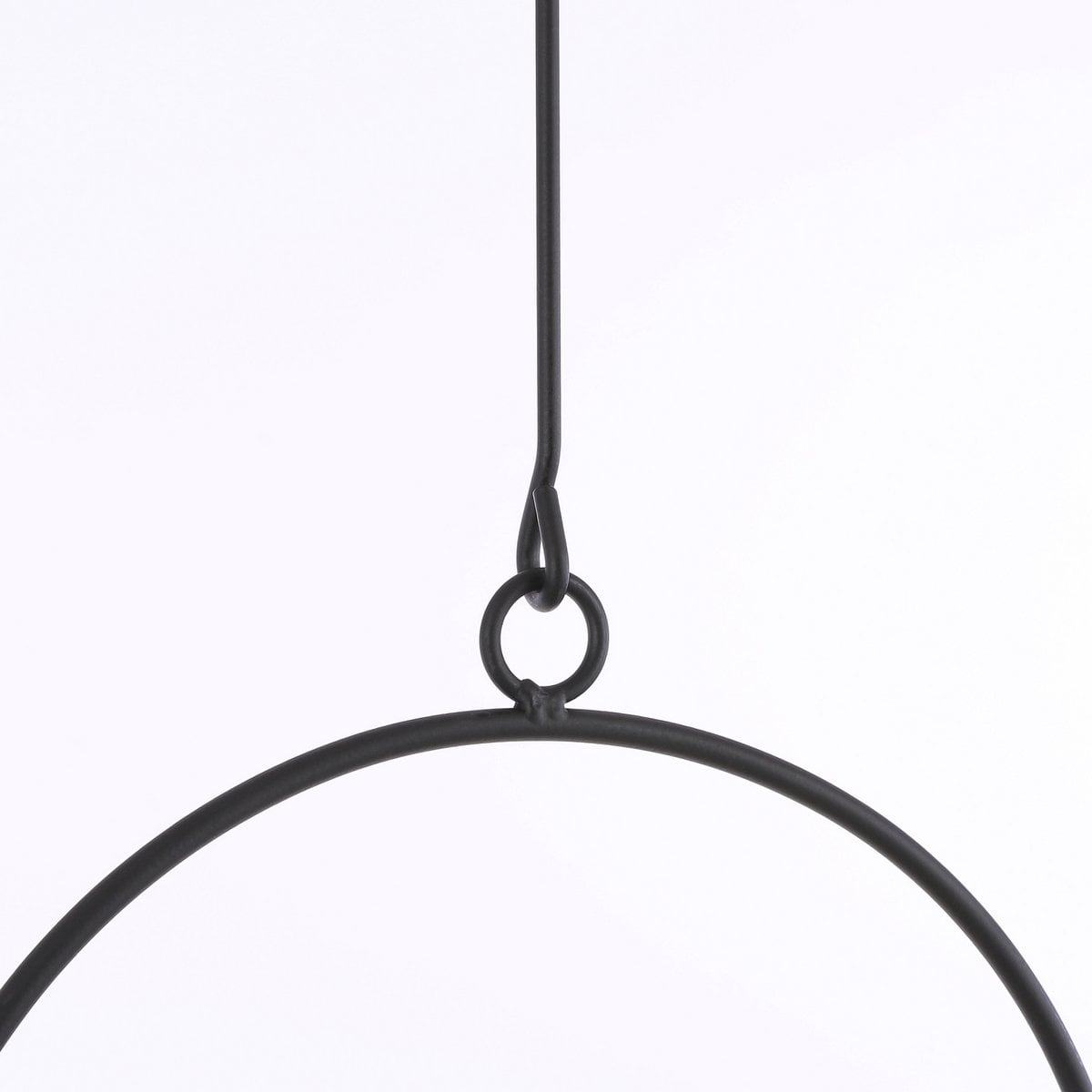 Flowerpot hanging inside Dexter Black