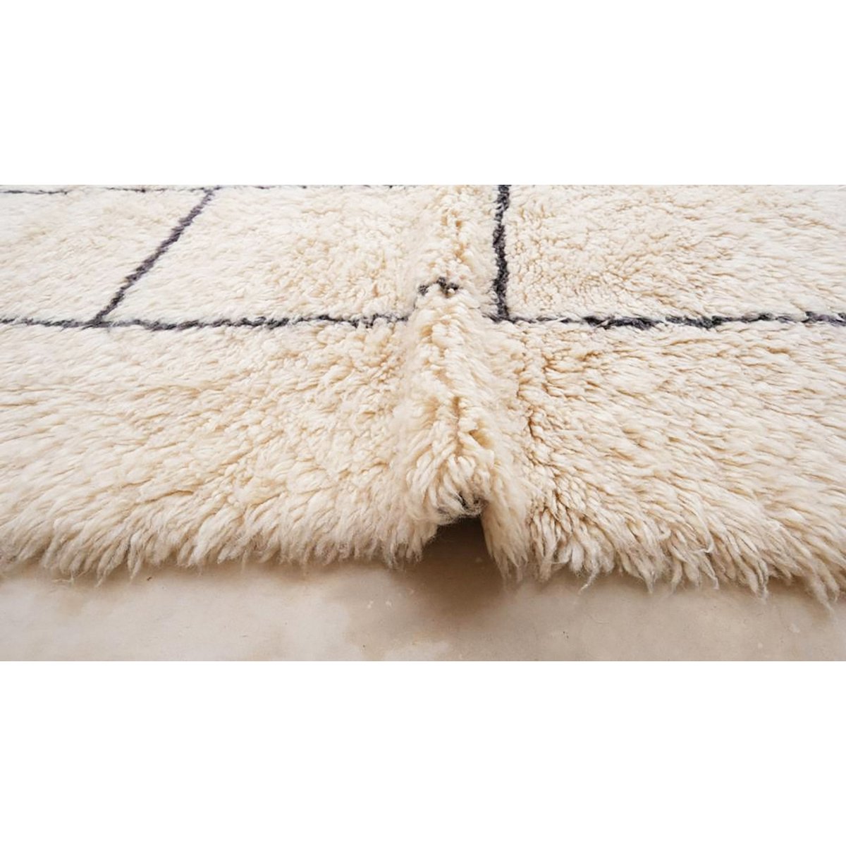 Pure wool Moroccan Berber rug 174 x 254 cm