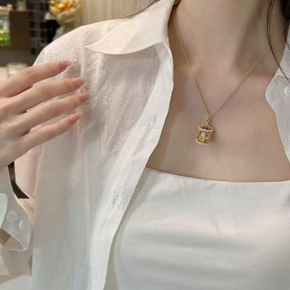 Luxe Carousel Sachet Pearl Pendant Necklace