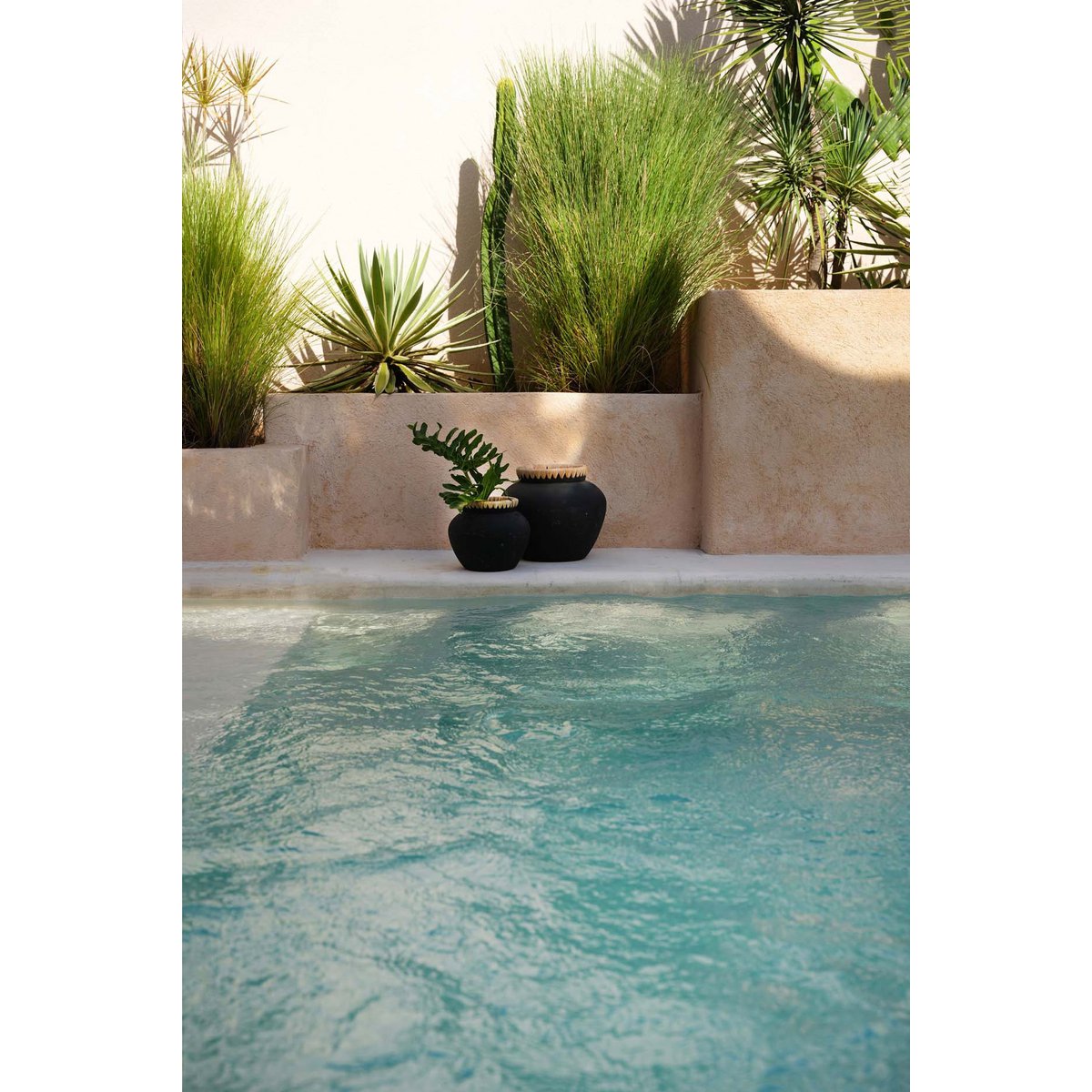 The Styly Vase - Black Natural - L