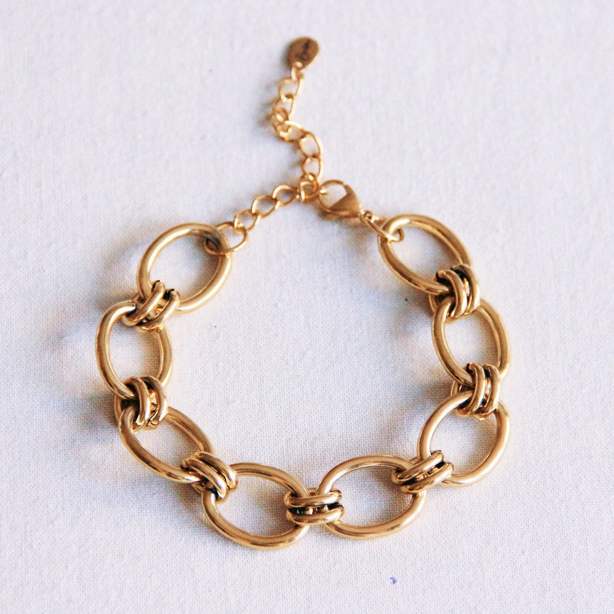 Linked oval bracelet