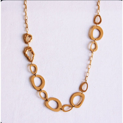 Long D-chain necklace with large links