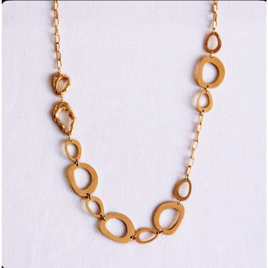 Long D-chain necklace with large links