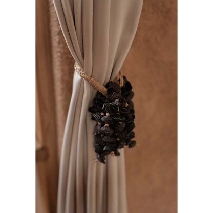The Midnight Shell Tassel - Black