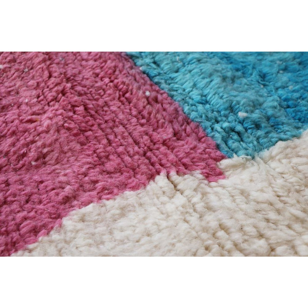 Pure wool Moroccan Berber rug 163 x 260 cm