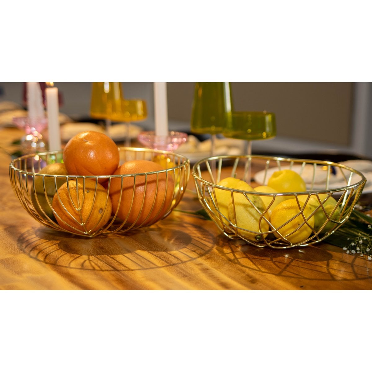 Golden bread basket in iron 26x26x10.5cm