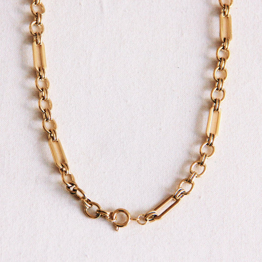Short chain choker with round clasp