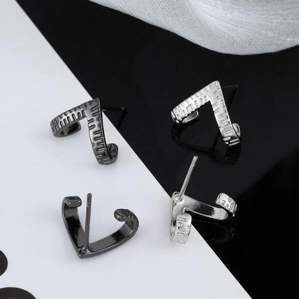 Unique V Shape Earrings-Black n Silver