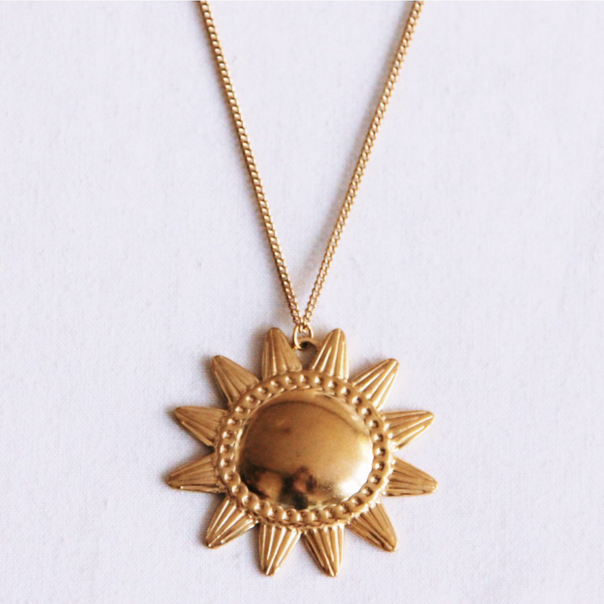 Delicate link chain with sun charm 'large'