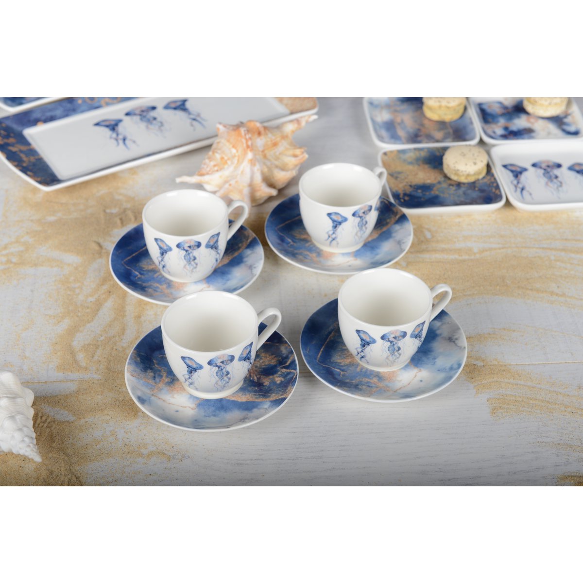 Set of 4 cafe cups with cups meduse