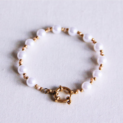 Faceted pearl bracelet with round clasp - nude