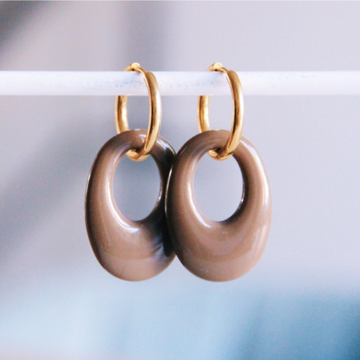 Earring with resin drop – mocha