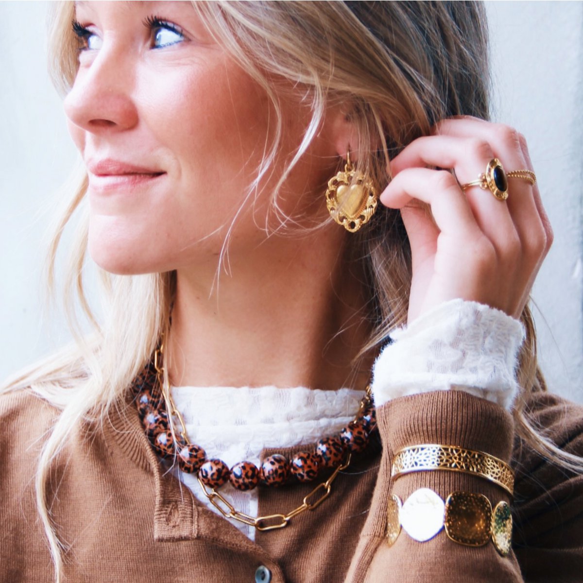 Statement ring with oval stone - brown