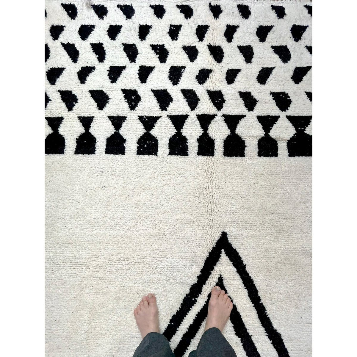 Pure wool Moroccan Berber rug 150 x 250 cm