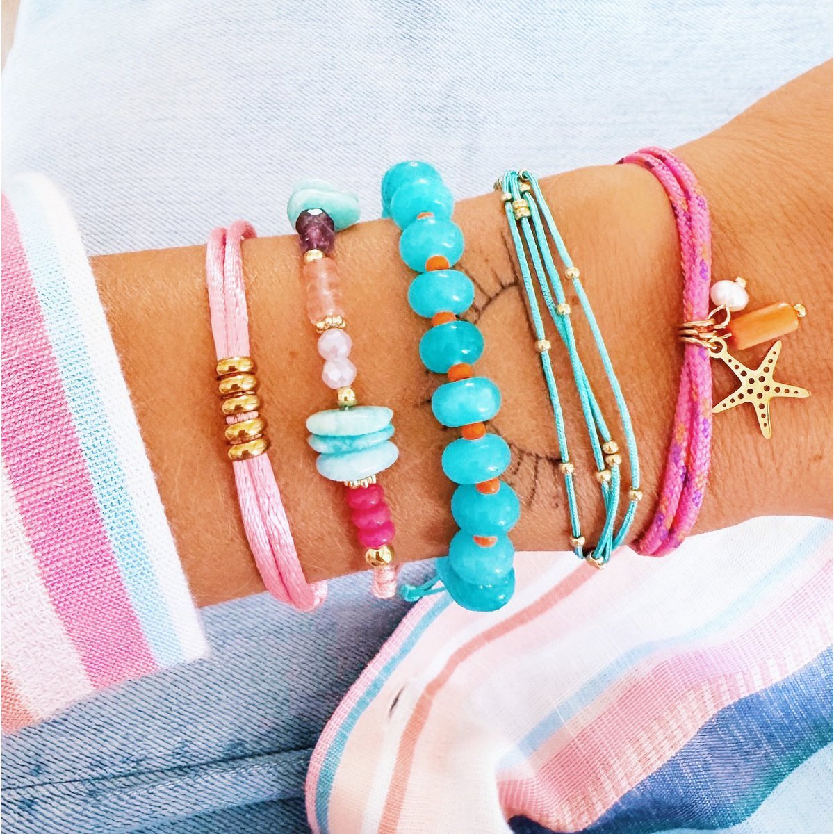 Satin bracelet with gemstones, chips and gold-colored details - light pink/mint