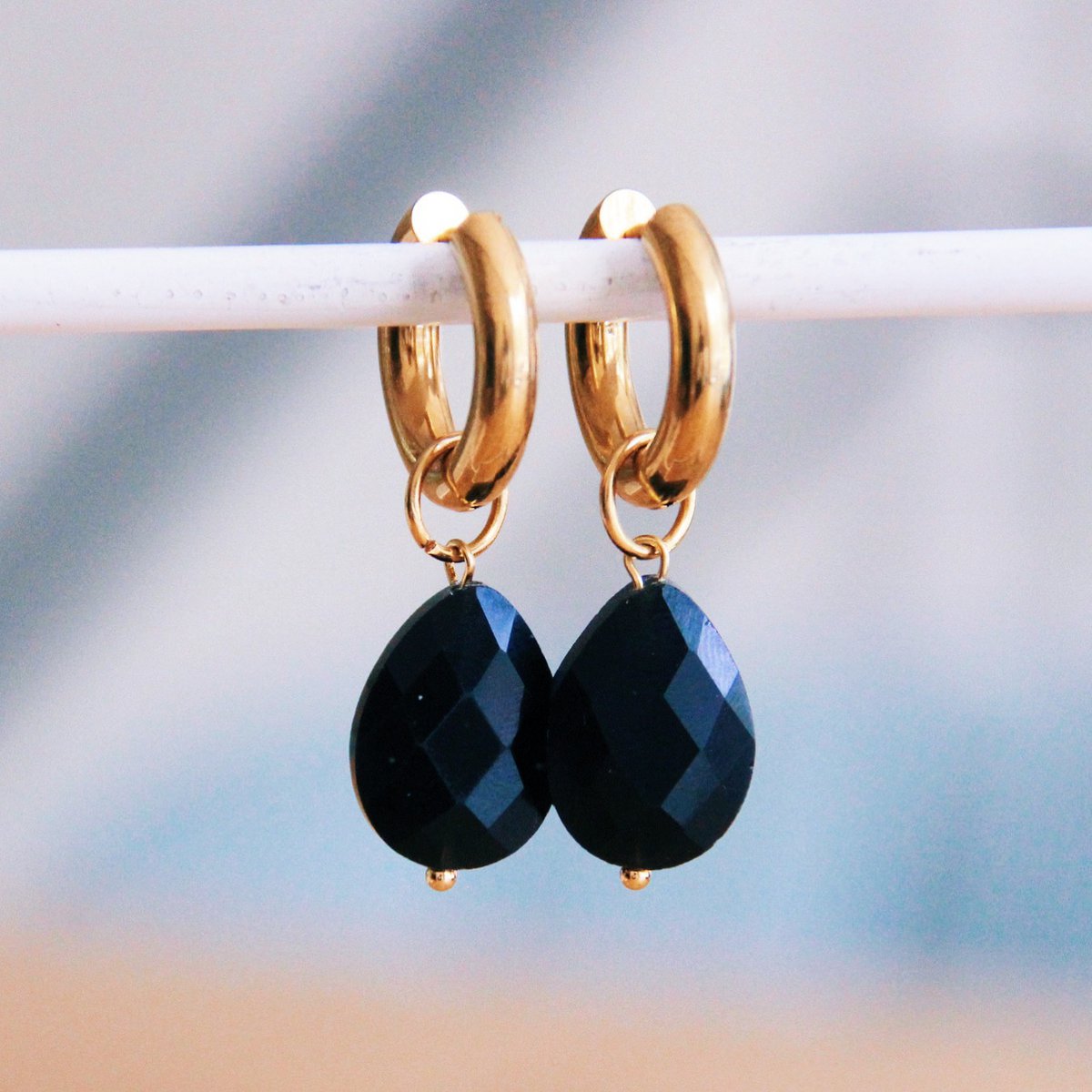 Wide hoop earrings with shiny drop - black