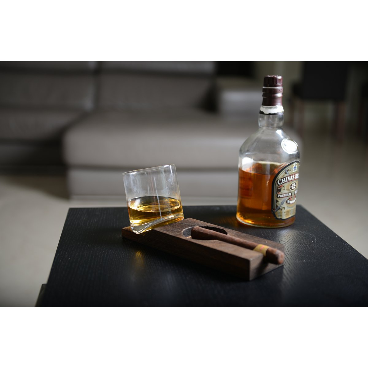 SLANTED WHISKEY GLASS ON WOODEN TRAY 150 ML