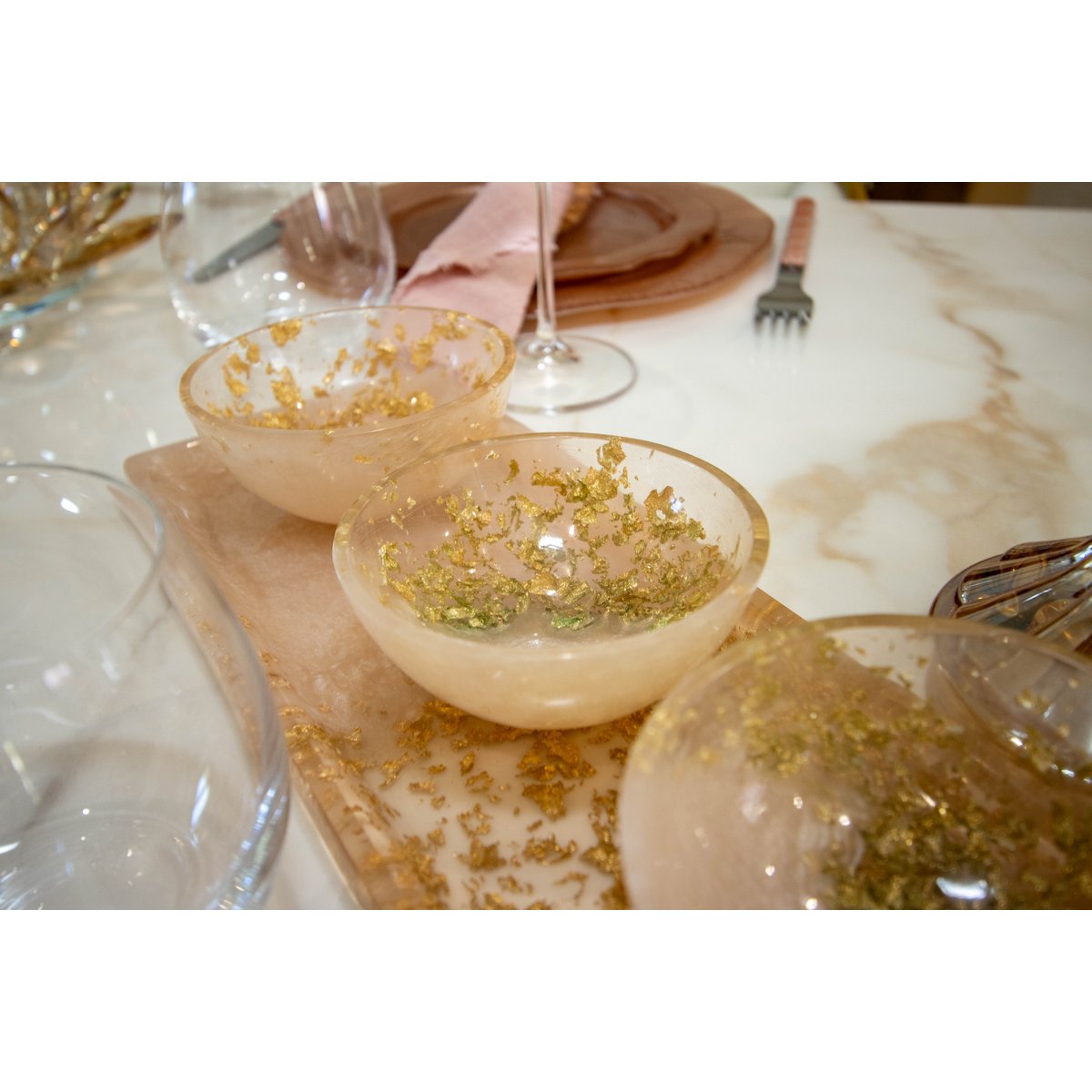 Aperitif set of 3 cups on a glitter resin tray